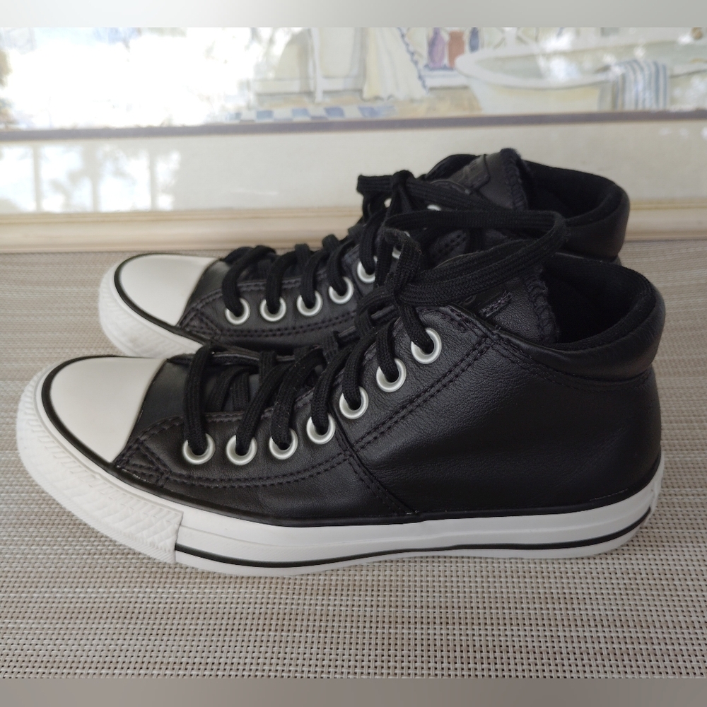 Converse "Chuck Taylor All-Star" Black Leather Casual High Tops. Size 5. Excell.
